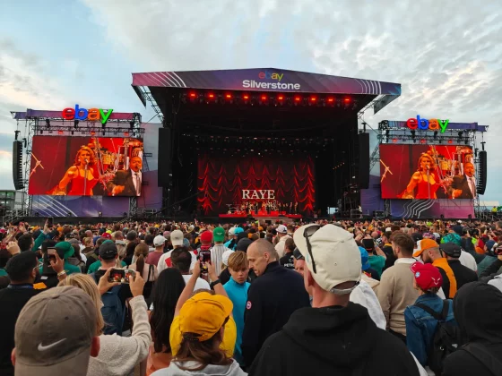 Обзор Nothing Phone 3: неповторимый или ужасный? фото