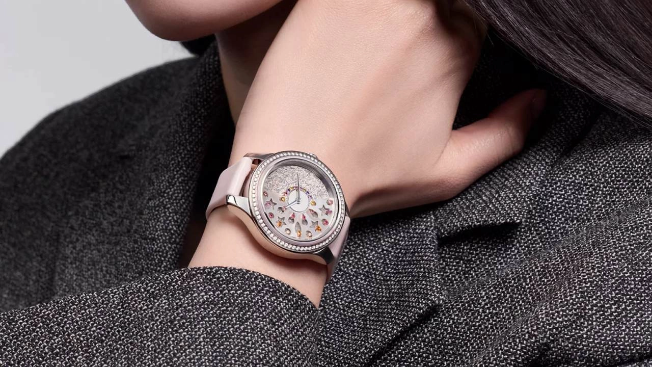 Новые часы Dior Grand Bal настолько блестящие, что их видно из космоса