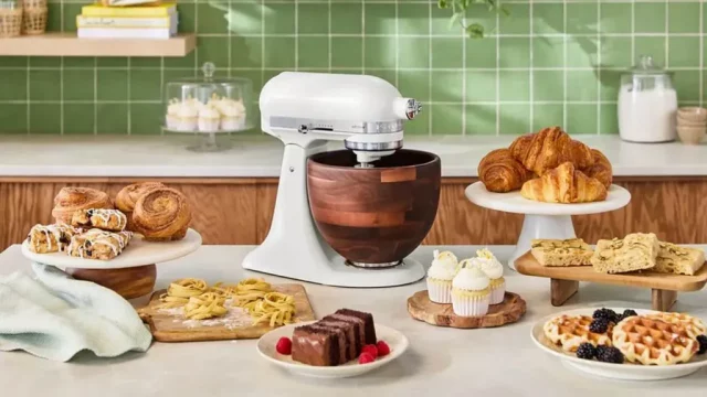 Новый цвет миксера KitchenAid — фарфоровый белый Новый цвет миксера KitchenAid — фарфоровый белый