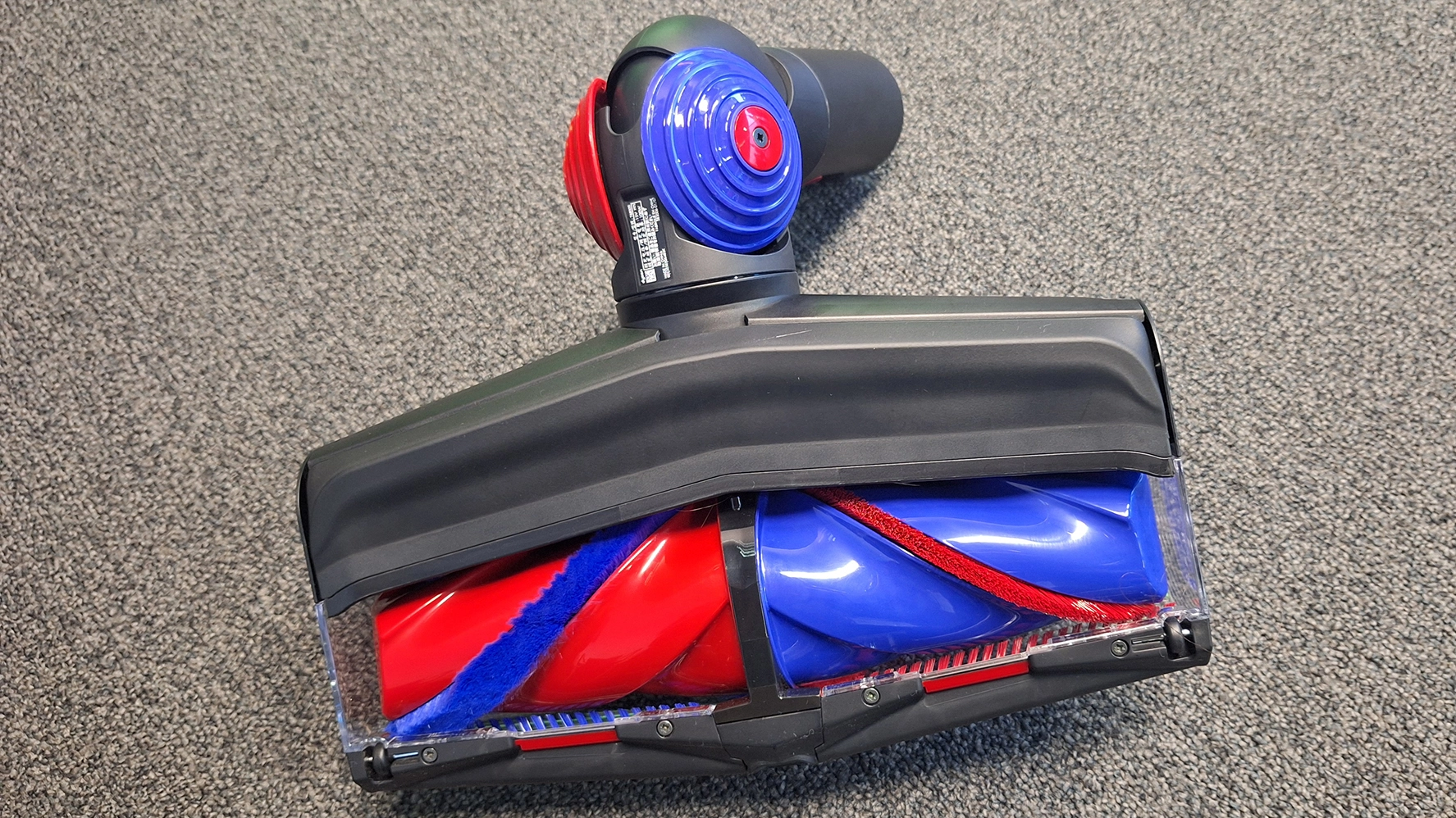 Новый флагманский пылесос Dyson сам решает, как убирать, чтобы экономить батарею