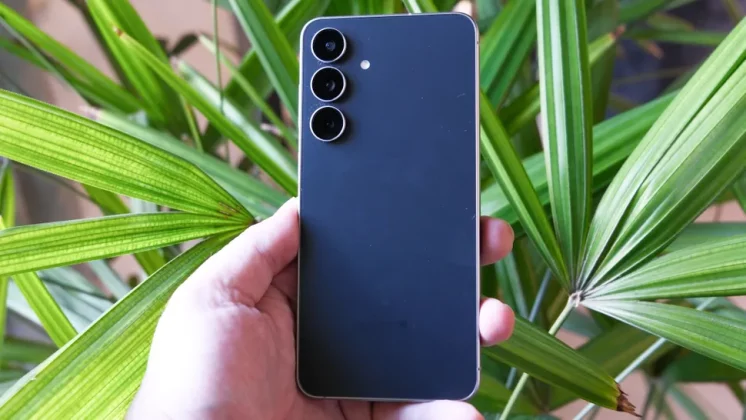 Обзор Samsung Galaxy S25 FE лучше чем iPhone 16e