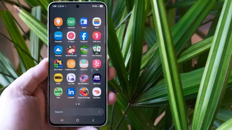 Обзор Samsung Galaxy S25 FE лучше чем iPhone 16e