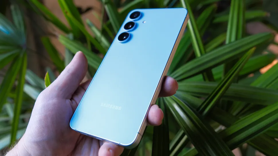 Обзор Samsung Galaxy S25 FE лучше чем iPhone 16e