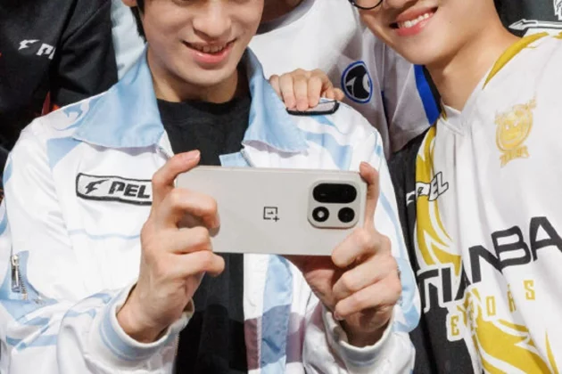 Визуальный взрыв: реальные фотографии масштабного редизайна OnePlus 15! фото