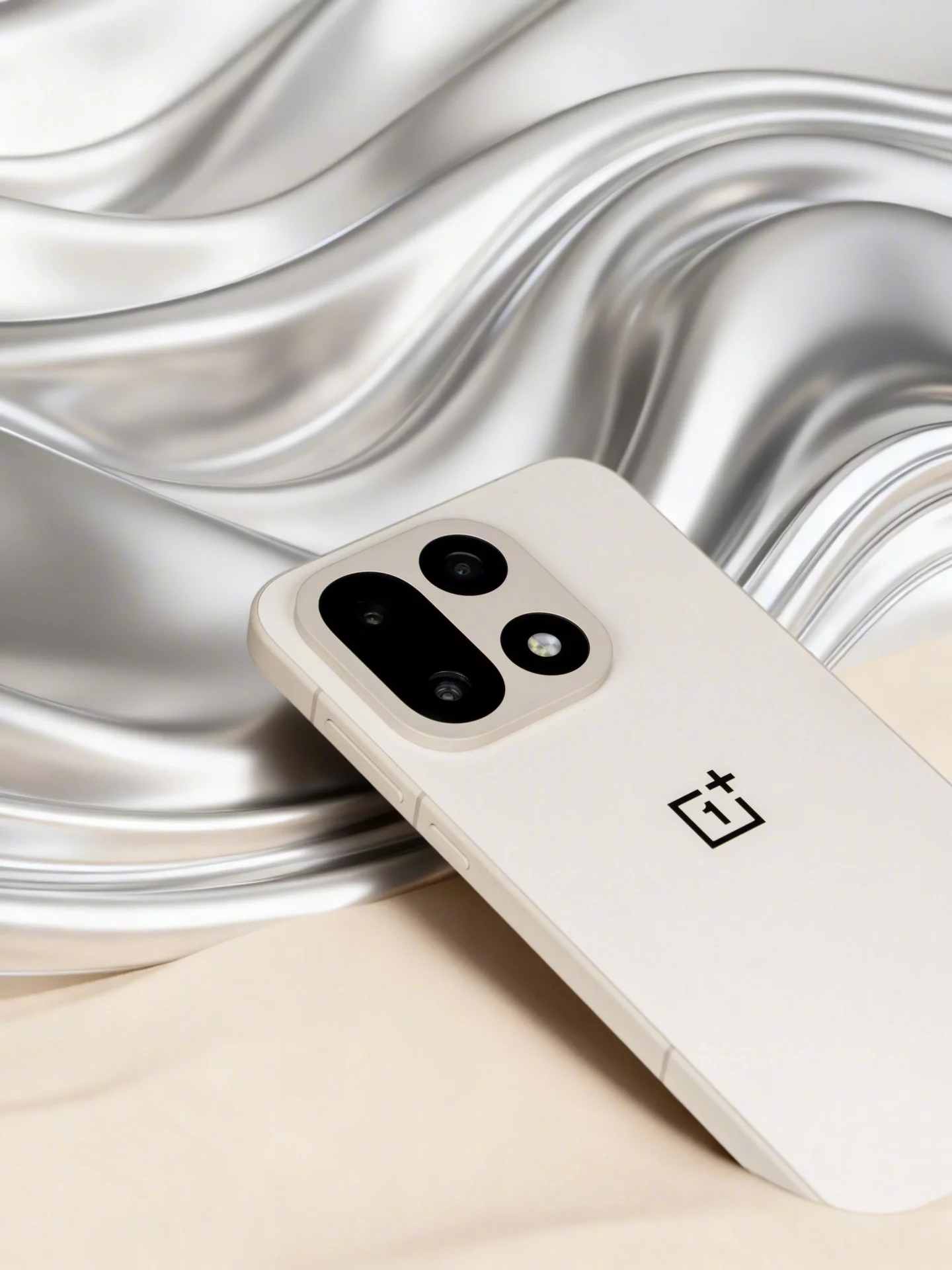 OnePlus 15 — «неубиваемый» флагман? Раскрыта дата выхода и материал прочнее титана картинка OnePlus 15 — «неубиваемый» флагман? Раскрыта дата выхода и материал прочнее титана