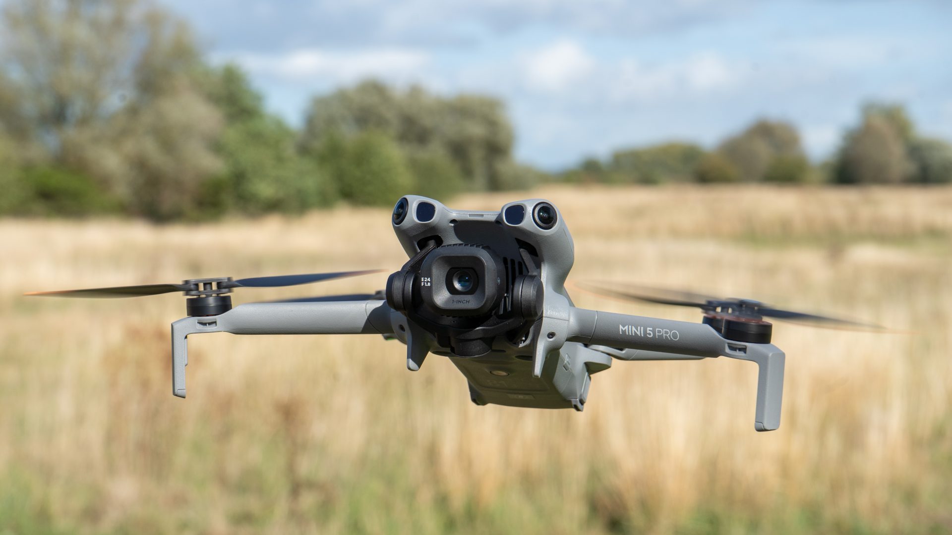 DJI Mini 5 Pro: размером с ладонь, а возможностей — как у большого профессионала!