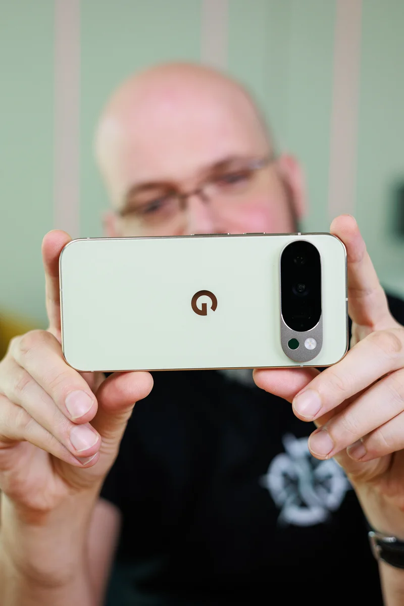 Обзор Pixel 10 Pro: новые мозги в старой оболочке картинка Pixel 10 Pro