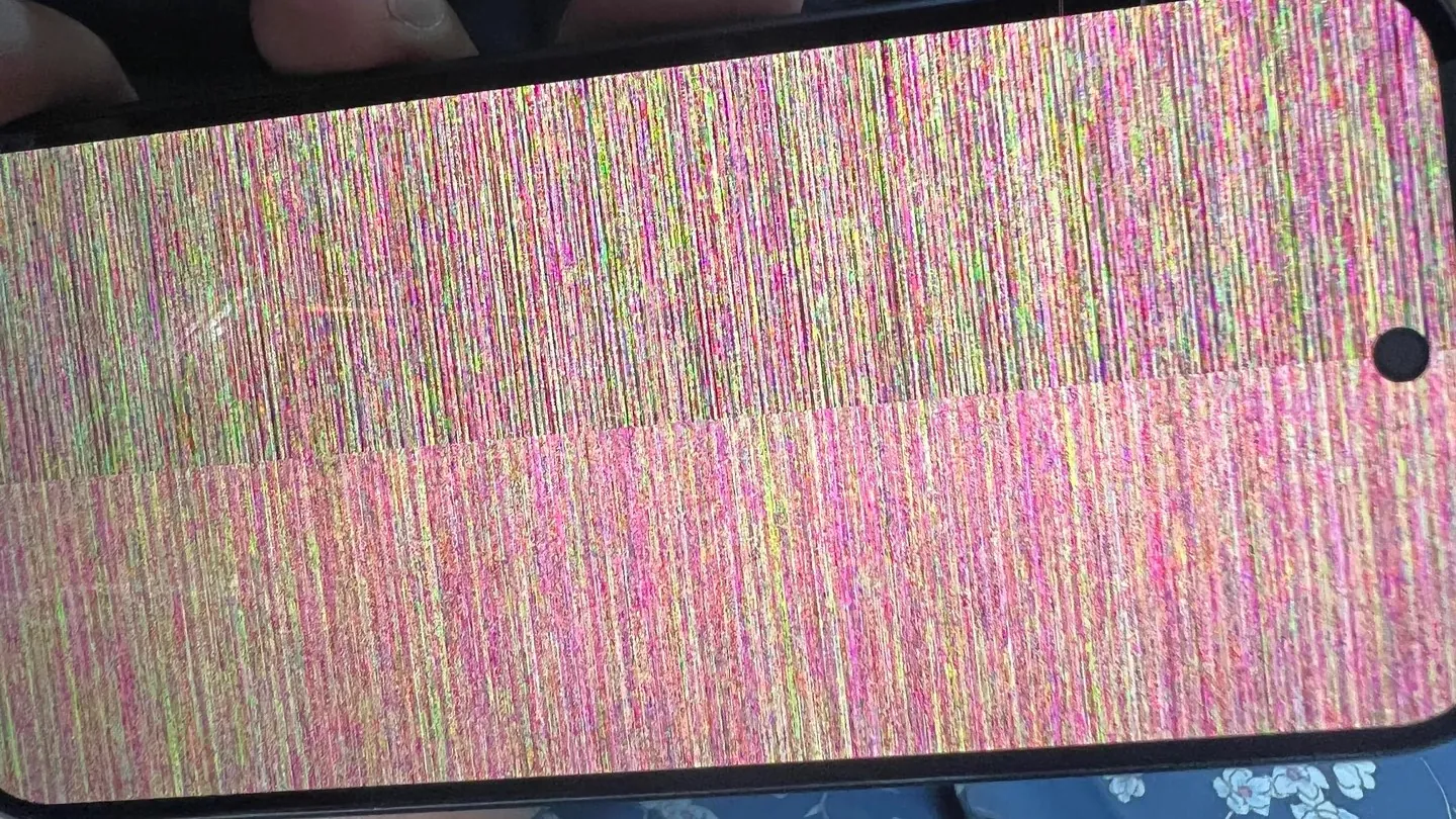 455820«Цветной снег смерти»: первые Pixel 10 массово выходят из строя?