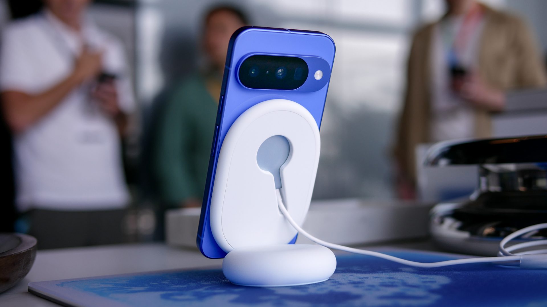 PixelSnap для Pixel 10 аксессуары перегреваются и разваливаются на части!