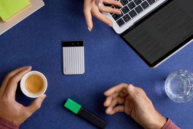 Эта карта — не для платежей: гаджет, который всегда со мной и выручает каждый день