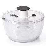 Плесень в ванной? Решение уже на вашей кухне: гениальный трюк с сушилкой для салата