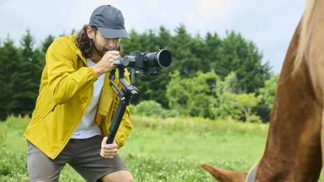 Полнокадровая кинокамера Nikon ZR с технологией RED