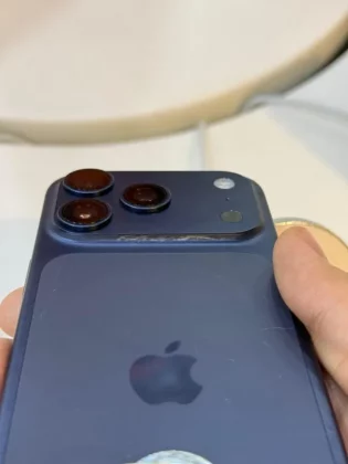 Скретчгейт iPhone 17: новейшие модели Apple покрыты царапинами в день покупки! фото