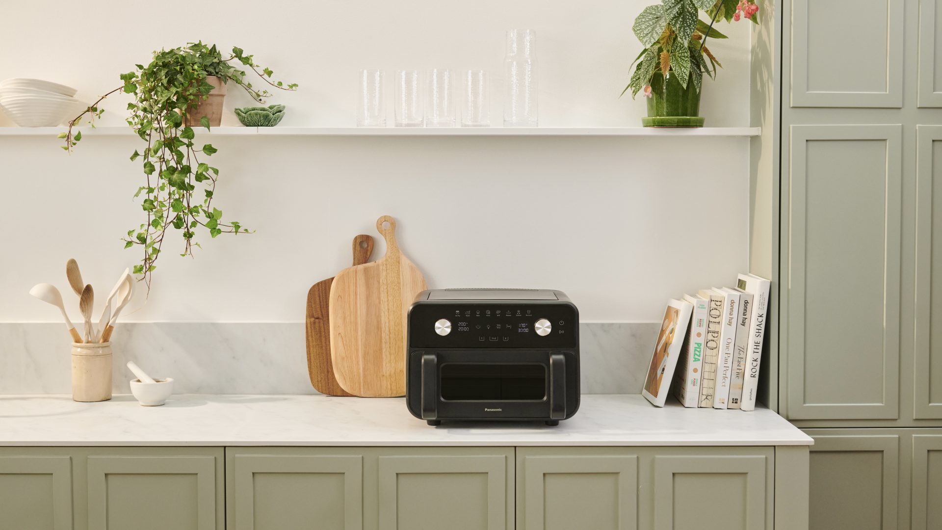 469774Прощай, духовка! Фритюрница Panasonic готовит целую пиццу за минуты