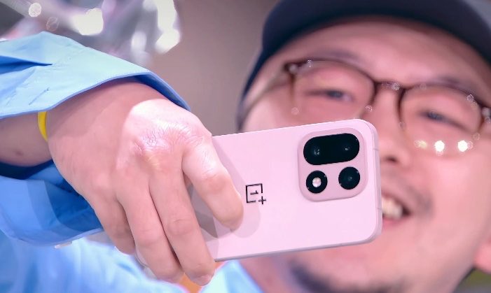 Прощай, индивидуальность: первые «живые» фото OnePlus 15 демонстрируют разочаровывающе скучный дизайн