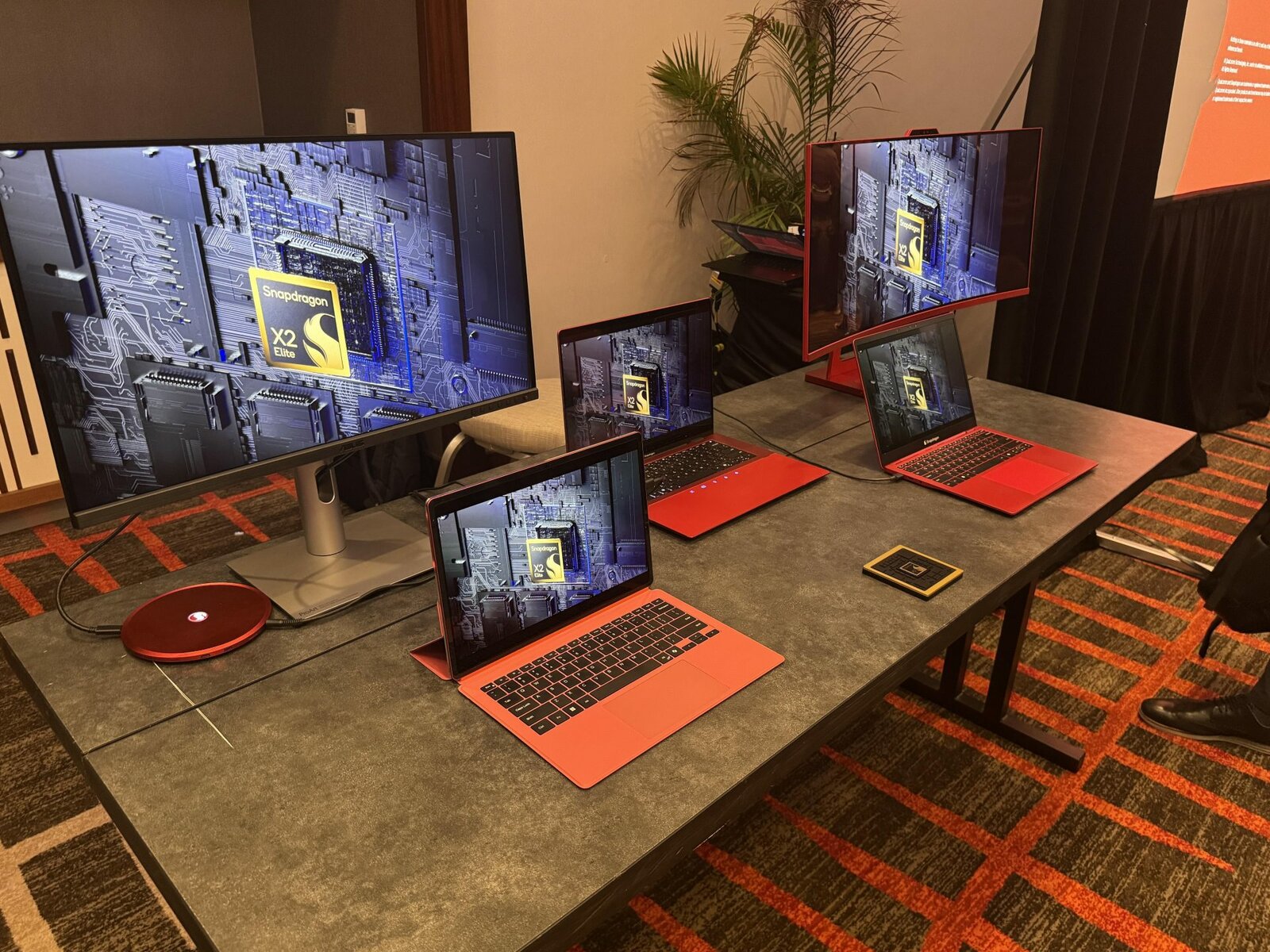 Qualcomm объявляет войну: 18-ядерный чип с «мозгом» для ИИ мощностью 80 TOPS картинка Qualcomm объявляет войну: 18-ядерный чип с «мозгом» для ИИ мощностью 80 TOPS