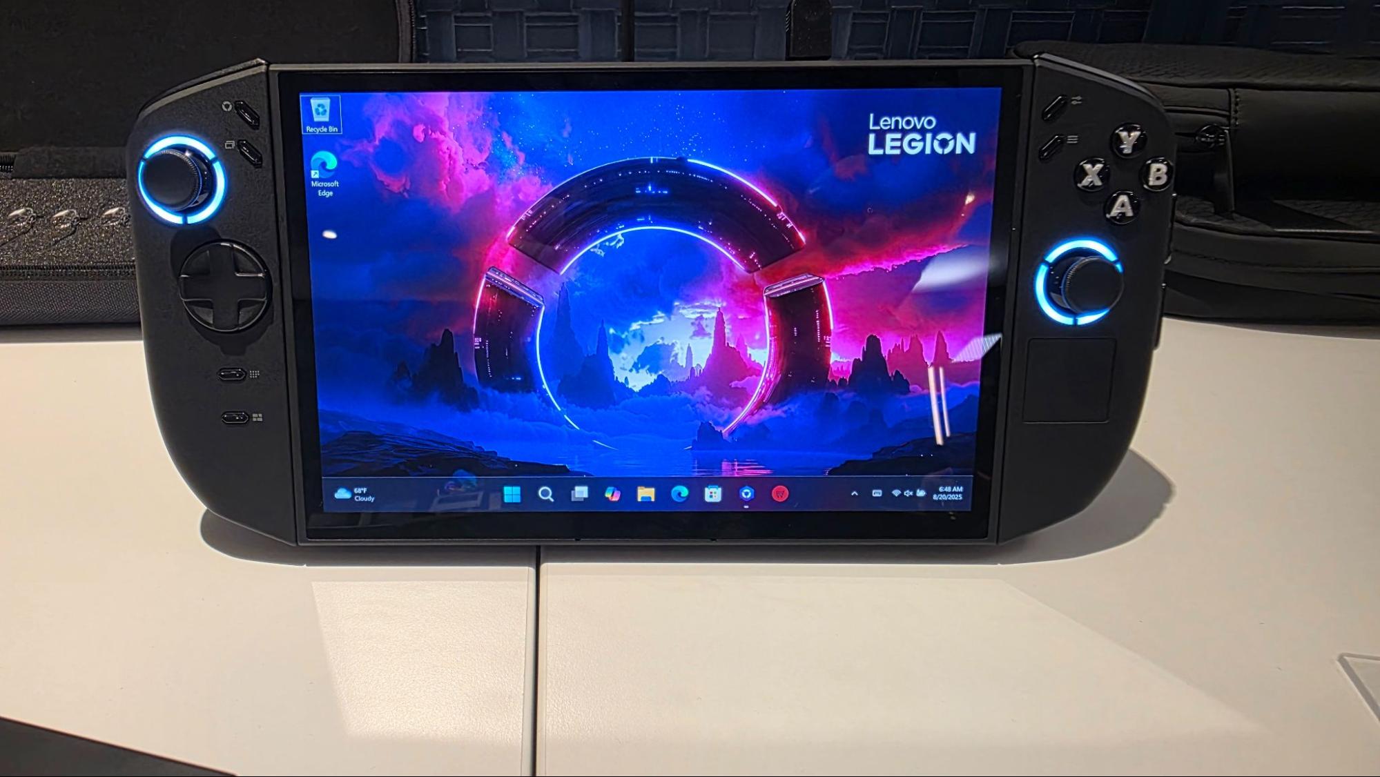 Ажиотажный спрос на Legion Go 2: Lenovo не может справиться с волной предзаказов!