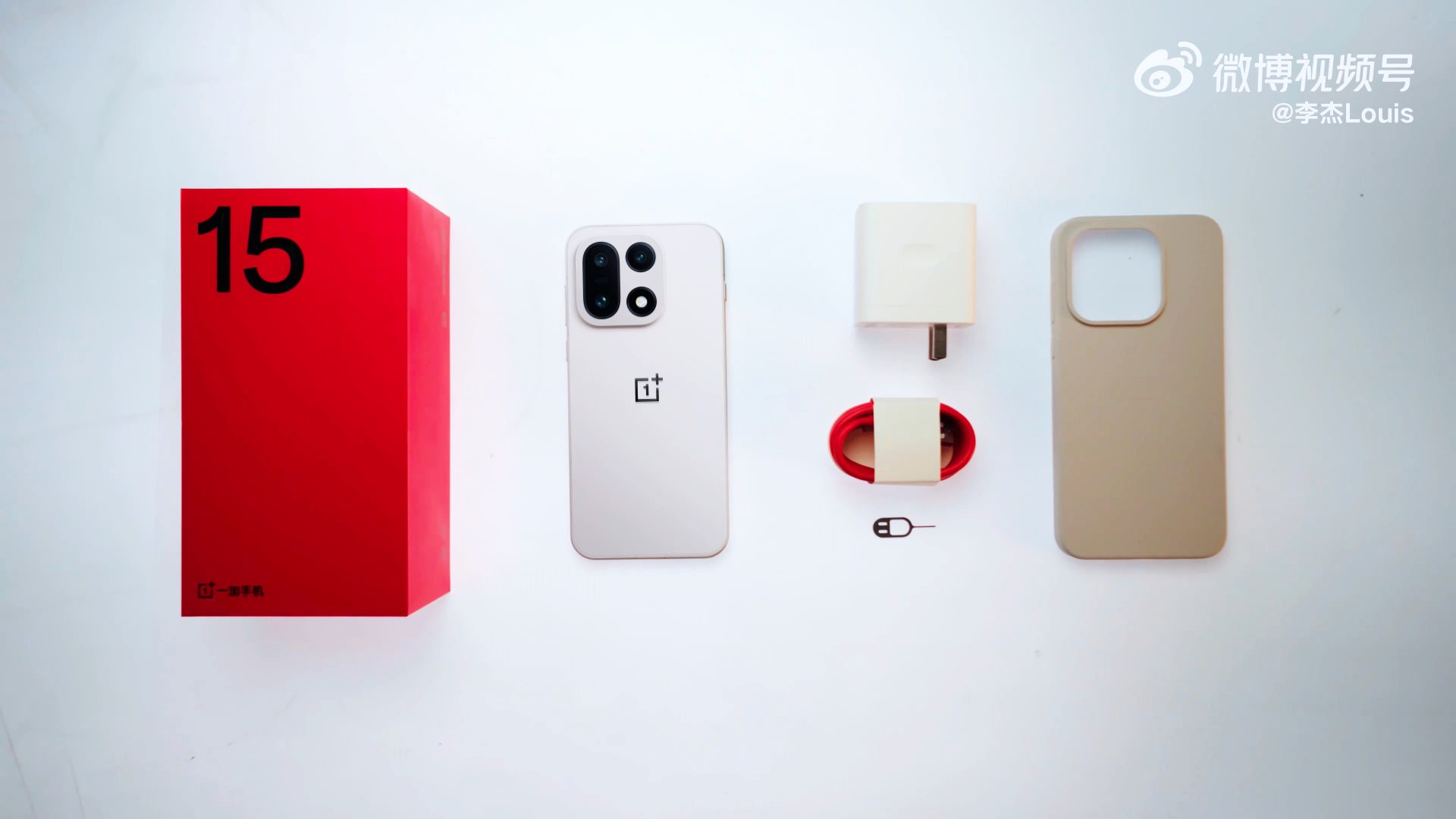 Распаковка до анонса: OnePlus 15 для Китая показали «вживую» — глобальной версии такое и не снилось? картинка Распаковка до анонса: OnePlus 15 для Китая показали "вживую" — глобальной версии такое и не снилось?