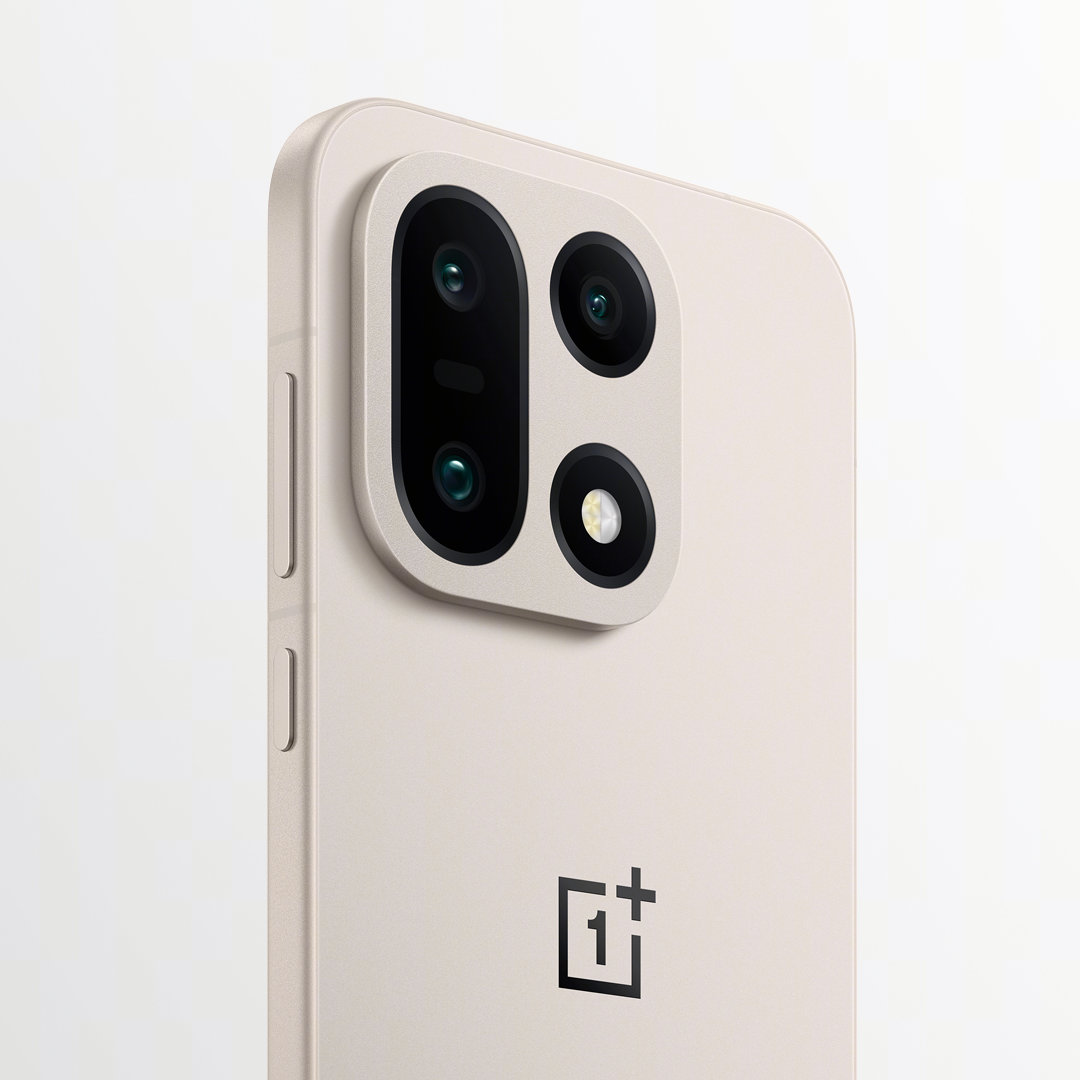 Распаковка до анонса: OnePlus 15 для Китая показали «вживую» — глобальной версии такое и не снилось? картинка Распаковка до анонса: OnePlus 15 для Китая показали "вживую" — глобальной версии такое и не снилось?