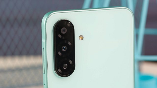 Samsung держит слово: бюджетный Galaxy A26 получает Android 16 и One UI 8 вслед за флагманами