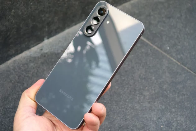 Обзор Galaxy A56: середнячок для требовательных пользователей фото