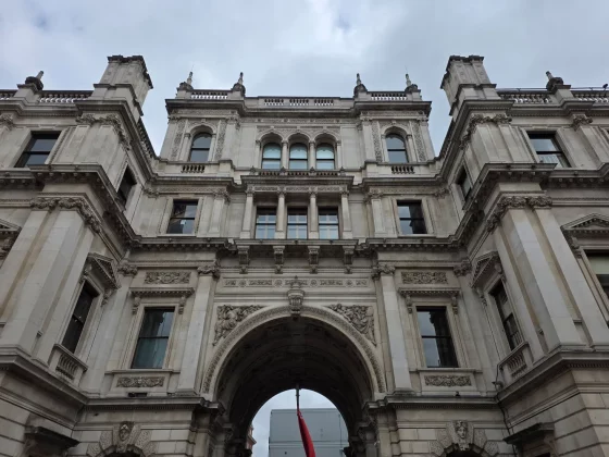 Обзор Samsung Galaxy S25 Edge: один фатальный недостаток фото