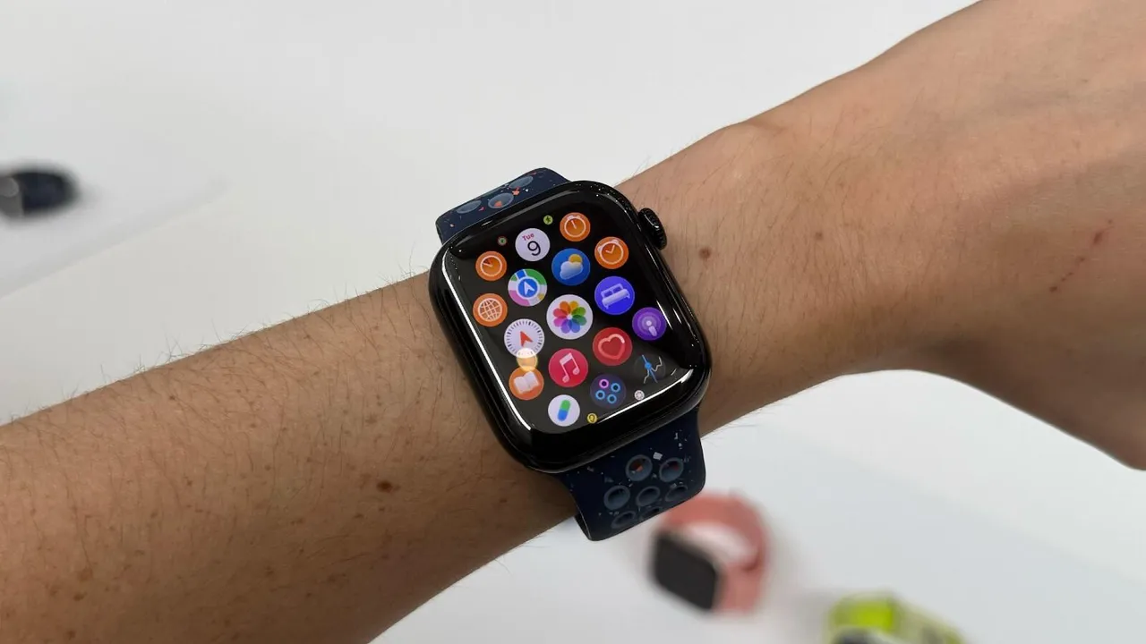 Samsung Galaxy Watch 8 против Apple Watch Series 11