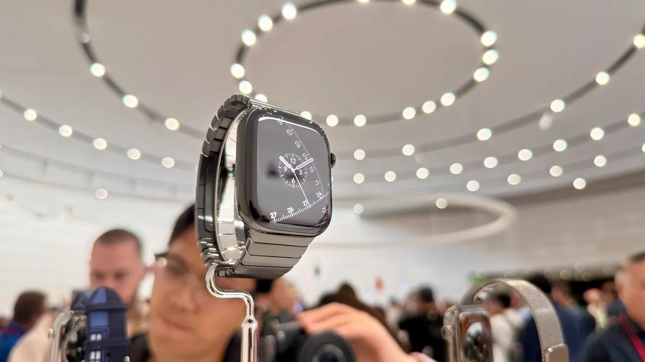 Galaxy Watch 8 против Apple Watch Series 11: кто из них предлагает больше?