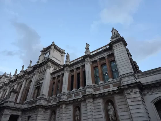 Обзор Galaxy Z Fold 7: Samsung наконец-то догнал конкурентов фото