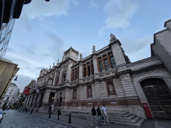 Обзор Galaxy Z Fold 7: Samsung наконец-то догнал конкурентов фото