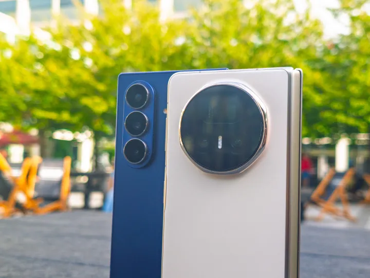 Samsung Galaxy Z Fold 7 vs Honor Magic V5