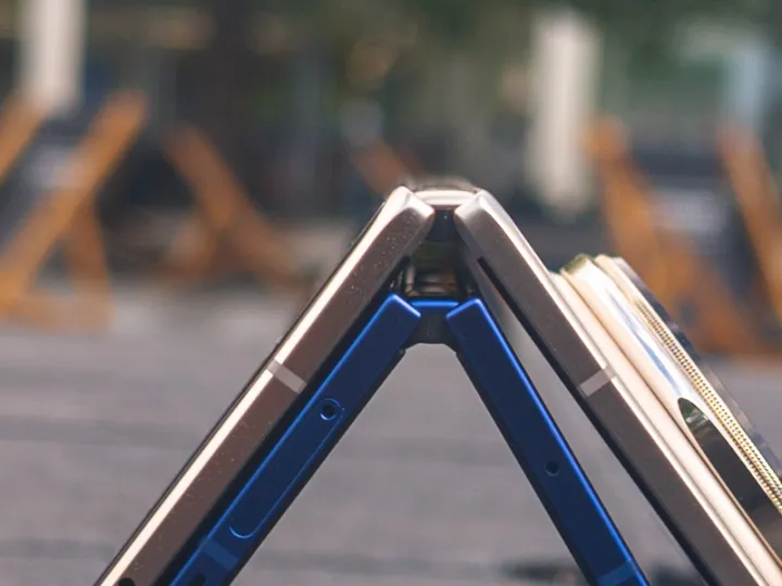 Samsung Galaxy Z Fold 7 vs Honor Magic V5