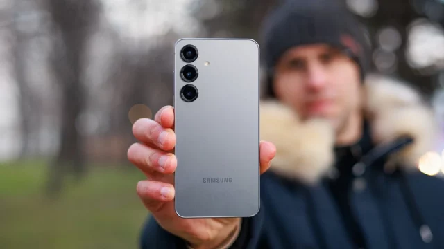 Samsung наносит ответный удар Apple: стабильная One UI 8 выходит на Galaxy S25 в день релиза iOS 26