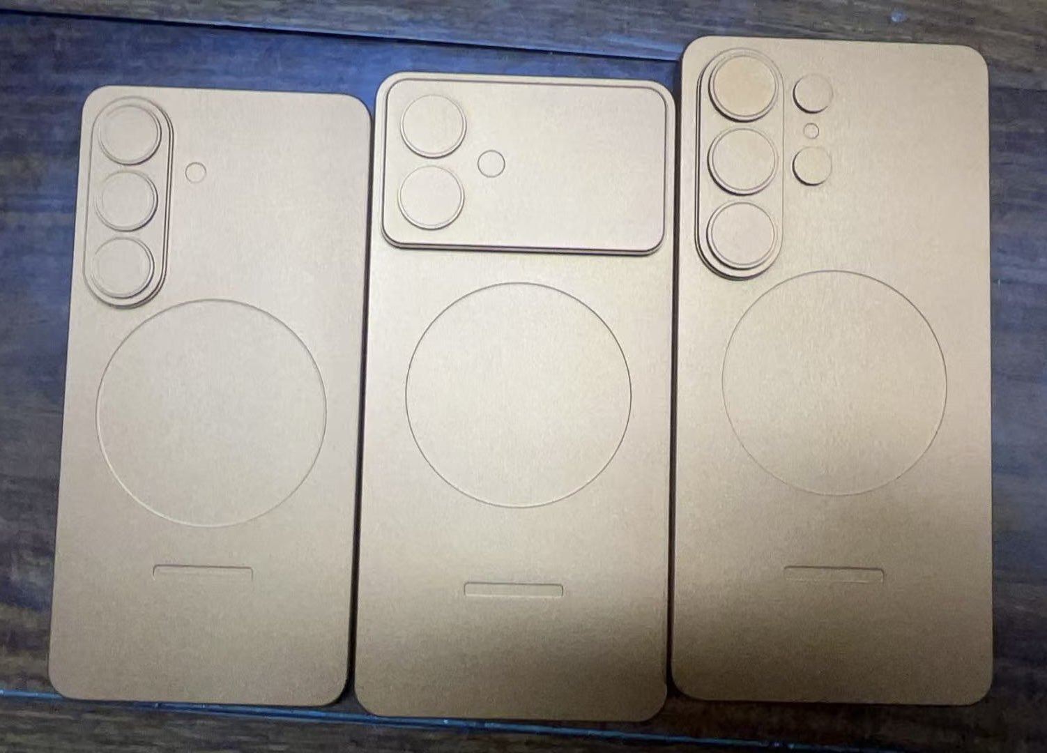 Шок Samsung: Galaxy S26 Edge оказался клоном iPhone 17 Pro! картинка Шок Samsung Galaxy S26 Edge оказался клоном iPhone 17 Pro!