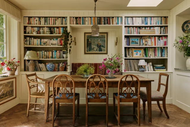 Shot-06-236_RT_LR Гостиная вместо столовой: 12 идей, как есть стильно, а не на коленях