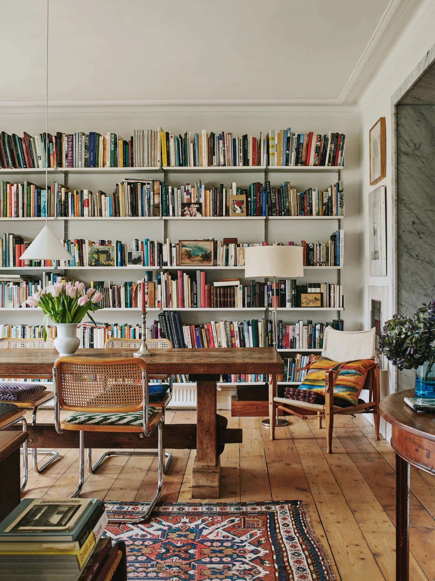 Гостиная вместо столовой: 12 идей, как есть стильно, а не на коленях