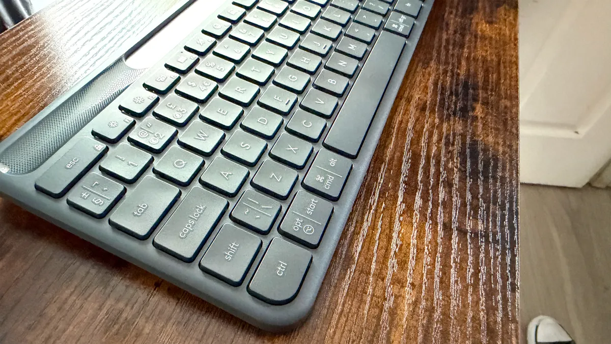 Signature Slim Solar+ K980