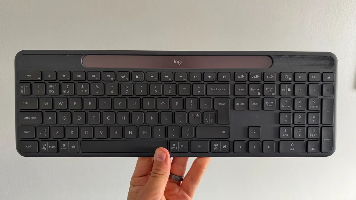 Signature Slim Solar+ K980