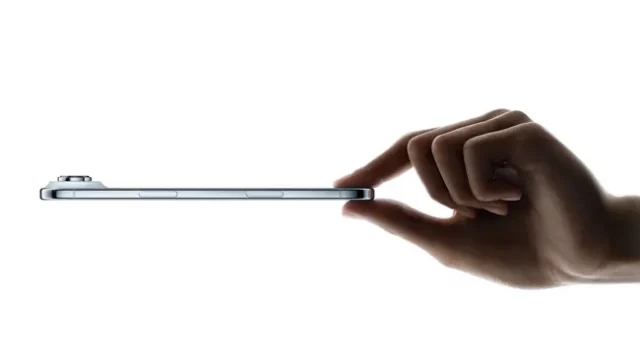 Скандальный жест в рекламе Apple iPhone Air подробности Скандальный жест в рекламе Apple iPhone Air подробности