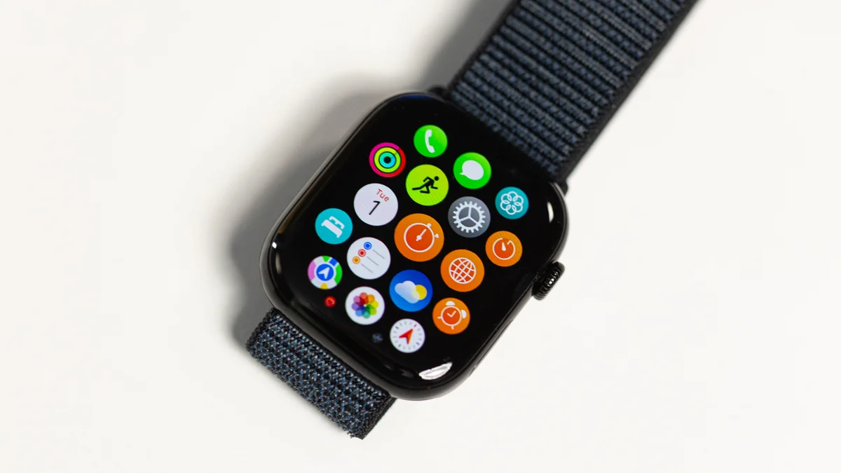 Apple ломает свою политику: iPhone откроется для сторонних смарт-часов