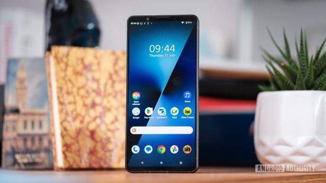 Sony обогнала всех: Android 16 для Xperia 1 VII вышел раньше, чем у Xiaomi и Oppo