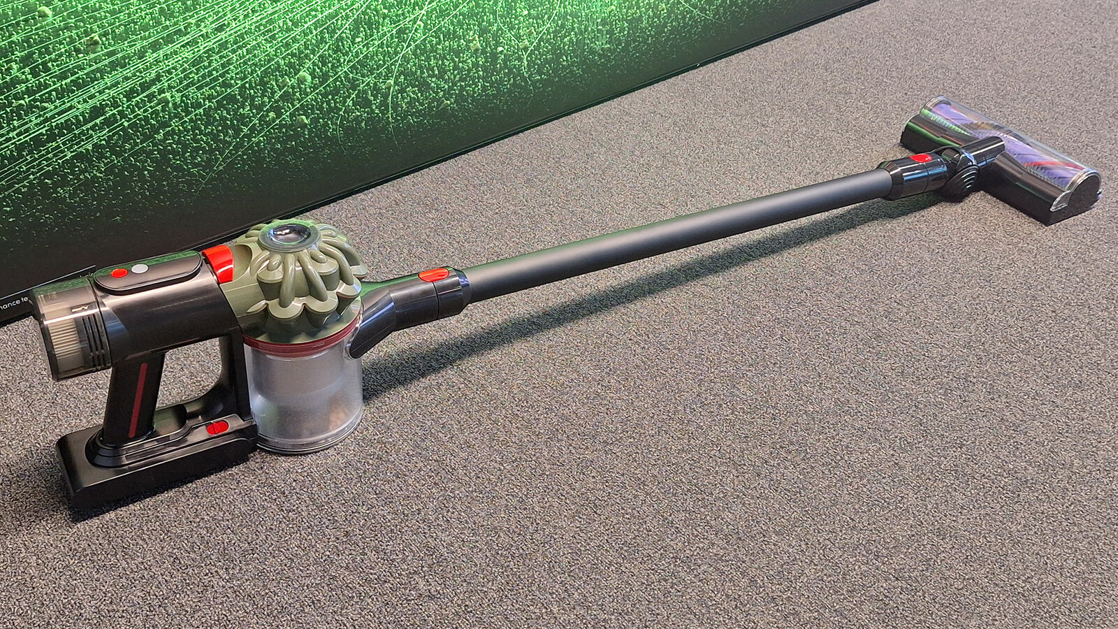 460347Тот самый пылесос: Dyson наконец-то выпустил идеальный V8