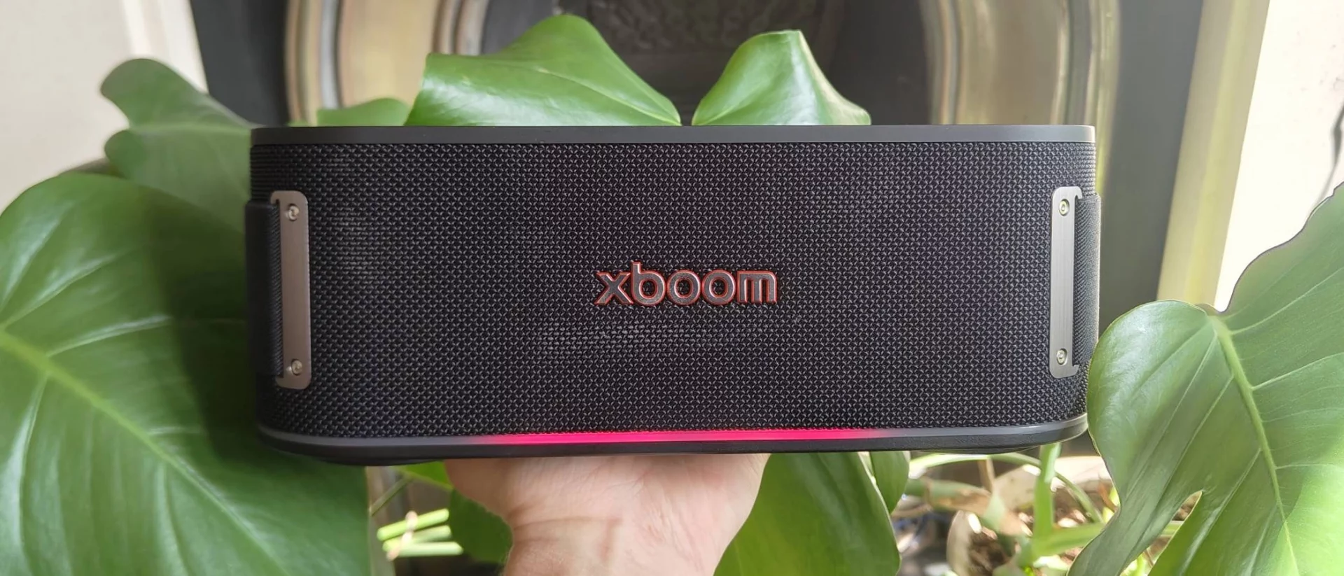 Ваша колонка теперь — музыкальный критик: LG представляет ИИ-диджея от will.i.am картинка Ваша колонка теперь — музыкальный критик: LG представляет ИИ-диджея от will.i.am