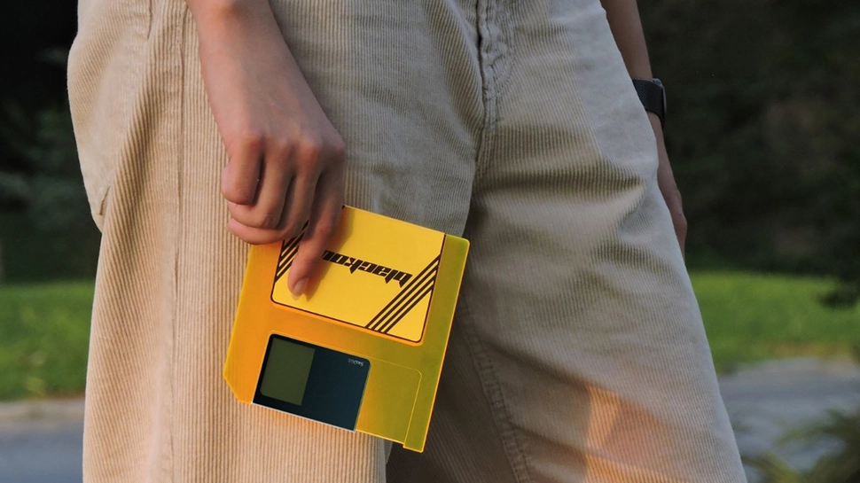 Возвращение динозавра: как дискета на 1,44 МБ внезапно стала актуальной в 2025 году