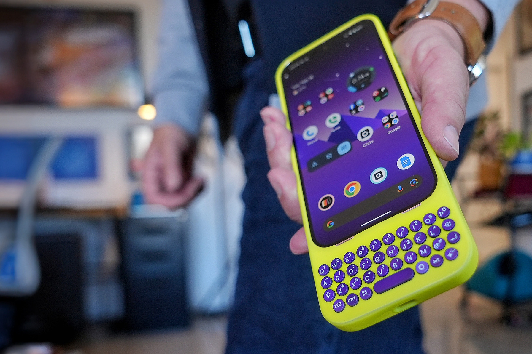 Возвращение BlackBerry: объясняем самый неожиданный телефонный тренд 2025 года