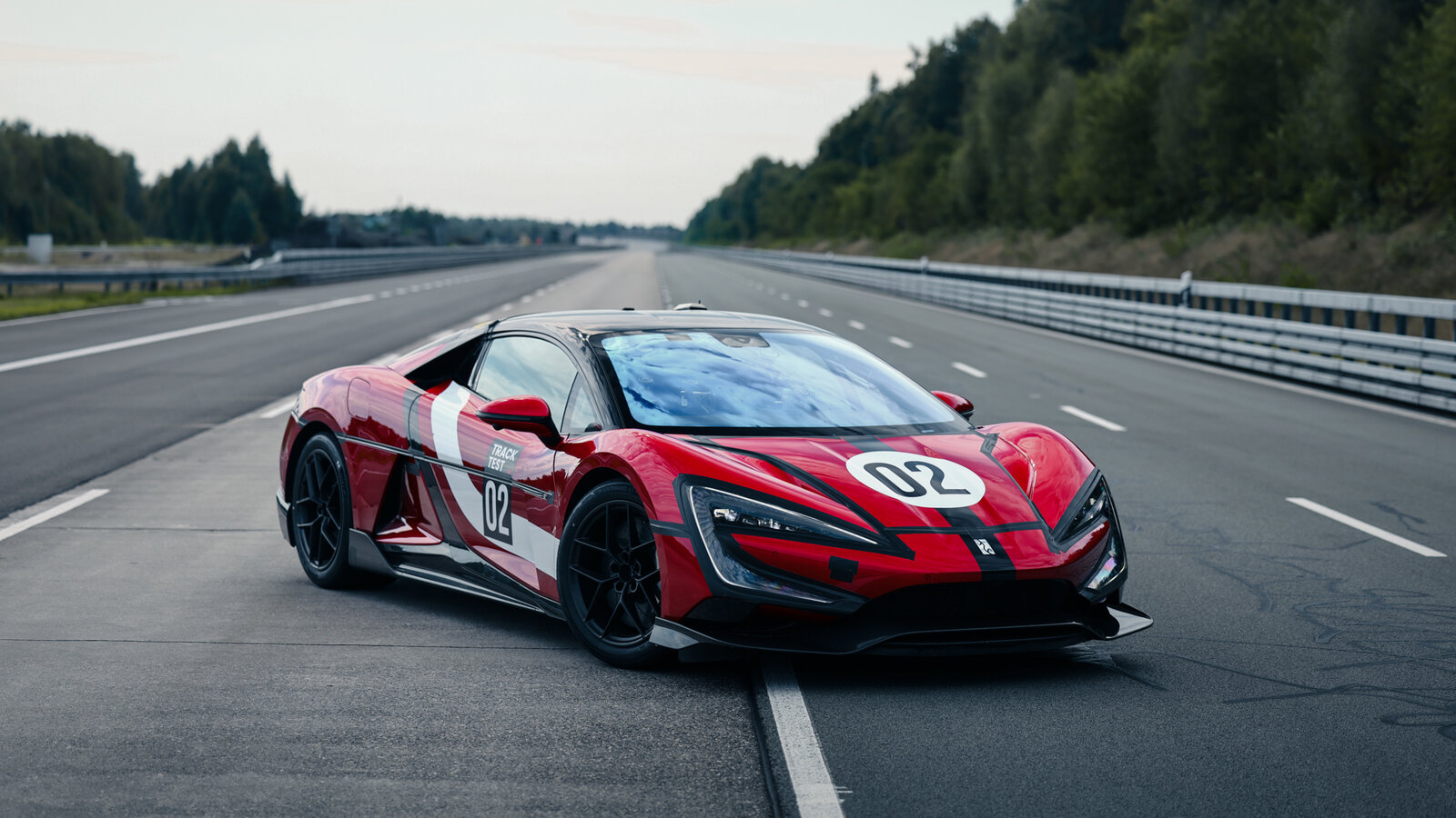 Революция на дорогах: электромобиль официально стал быстрее Bugatti!