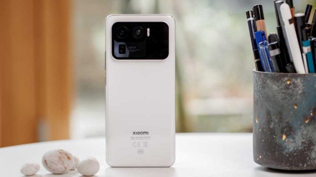 Xiaomi 16 Pro Max с дополнительным экраном новый тренд