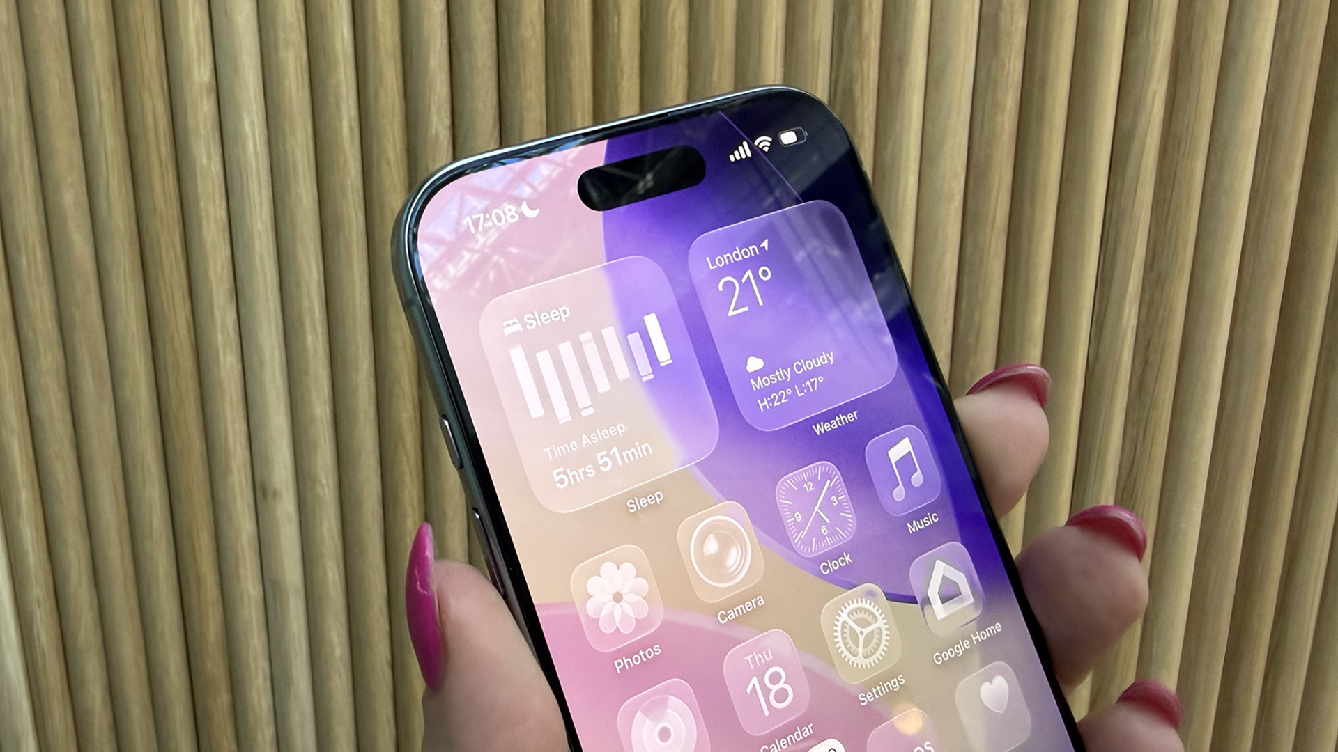 484829Смена приоритетов: Apple объяснила, почему iPhone 17 Pro ждет в очереди