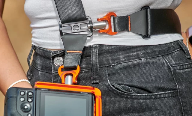 Забудьте о боли в спине: этот умный ремешок для камеры подстраивается под вас