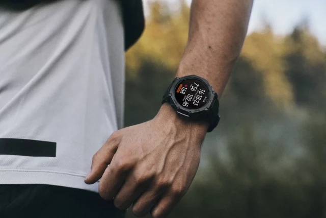 Забудьте о Garmin: Amazfit выпустила «неубиваемые» часы, которые стоят в разы дешевле